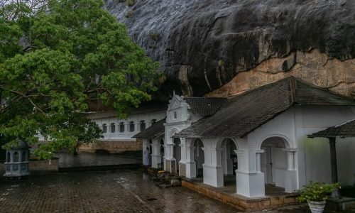 ceylan-authentique -Dambulla-cave-temple-sri-lanka